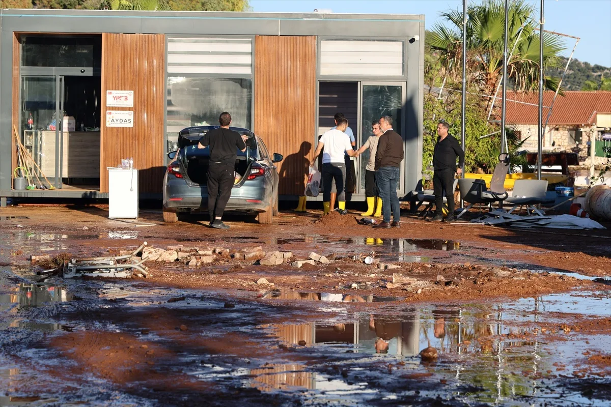 KUTSO yönetimi, Demre Kekova'da sel mağdurlarını ziyaret etti
