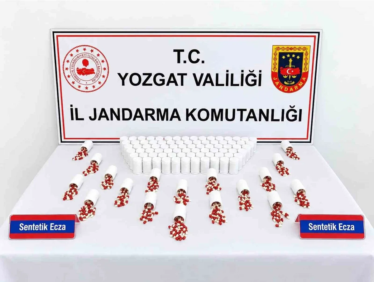Yozgat Yerköy'de ticari taksiden 5 bin 626 sentetik ecza hap ele geçirildi