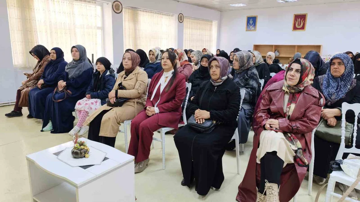 Muş'ta kadınlara bağımlılık eğitiminde 9 bin kadına ulaşma hedefi anlatıldı