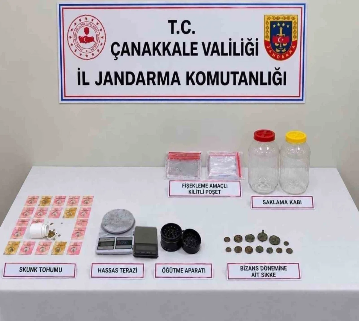 Çanakkale'de 11 adrese düzenlenen uyuşturucu operasyonunda 11 şüpheli tutuklandı