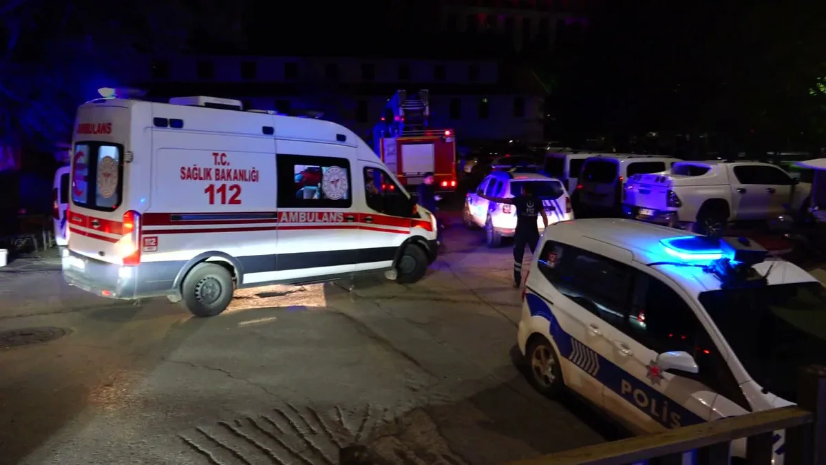 Tunceli'de kontrolden çıkan otomobil büfeye çarptı, 5 kişi yaralandı