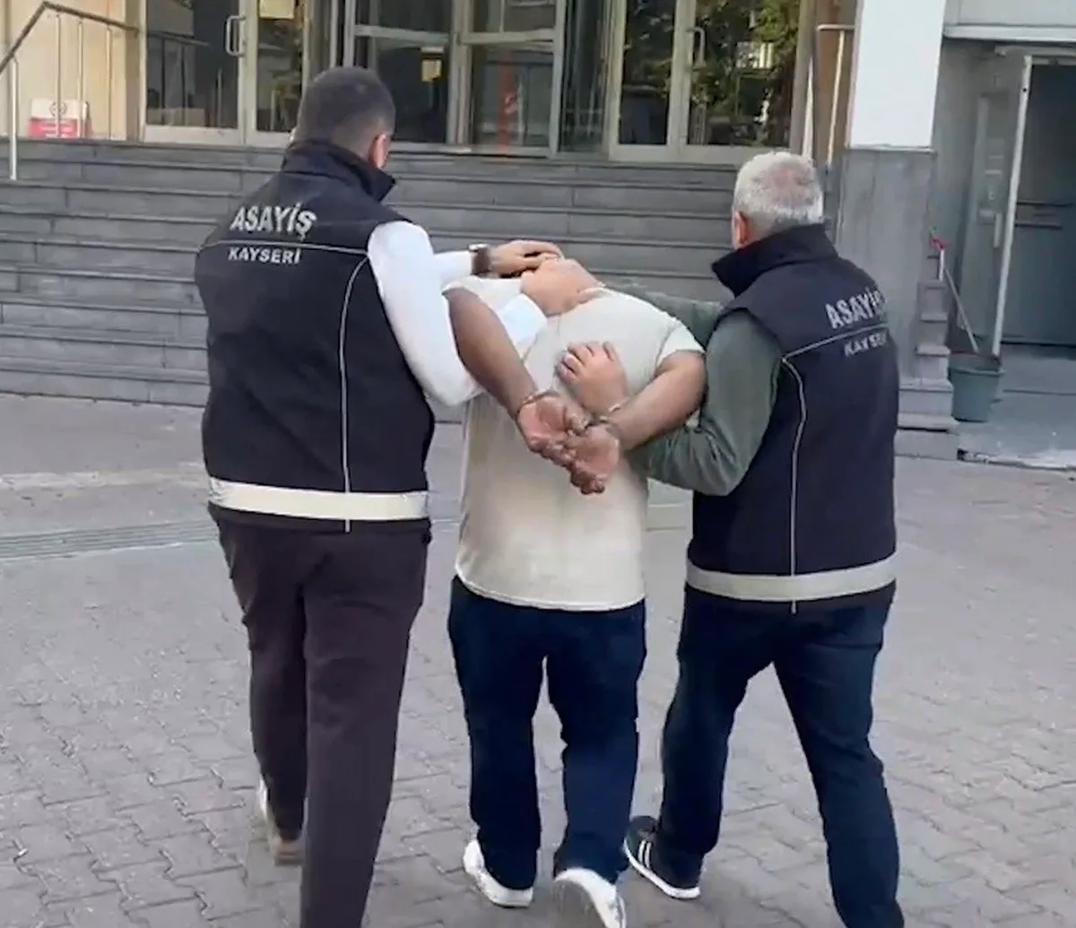 Hırsızlıktan 10 yıl 11 ay 20 gün hapis cezası olan şahıs Kayseri'de yakalandı