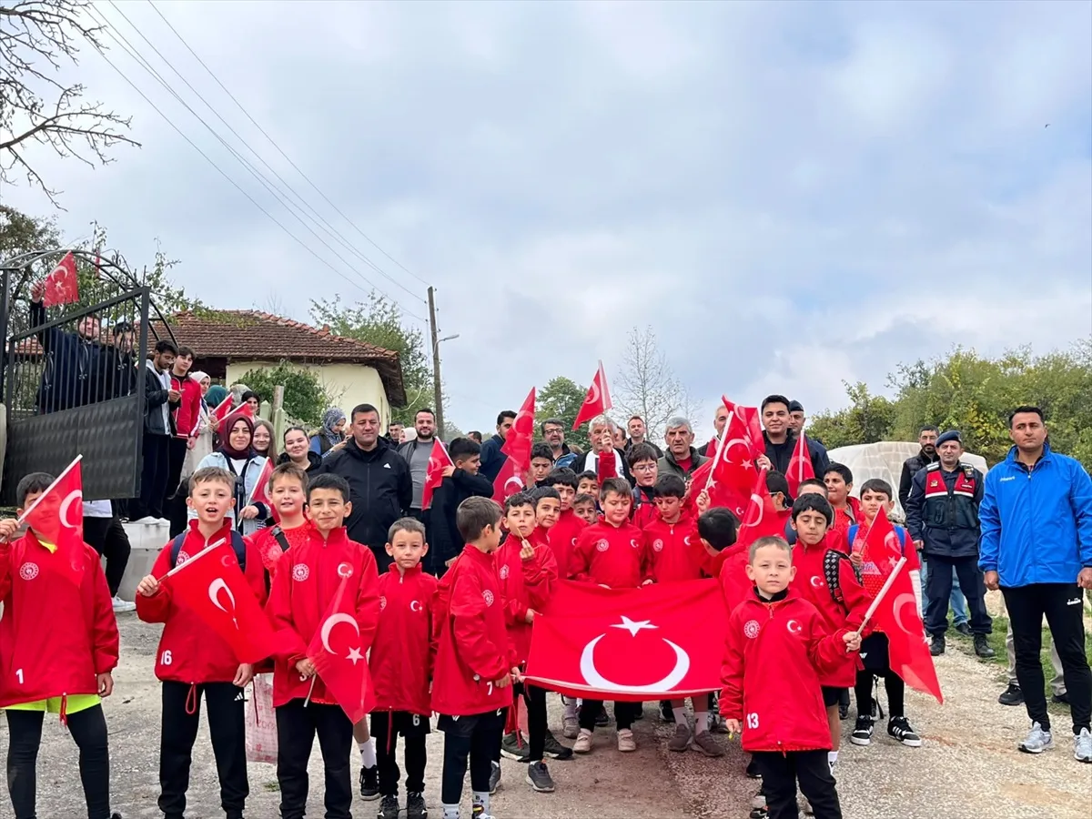 Pazaryeri'nde Cumhuriyet için Bulduk-Kınık arasında 3 kilometrelik yürüyüş yapıldı
