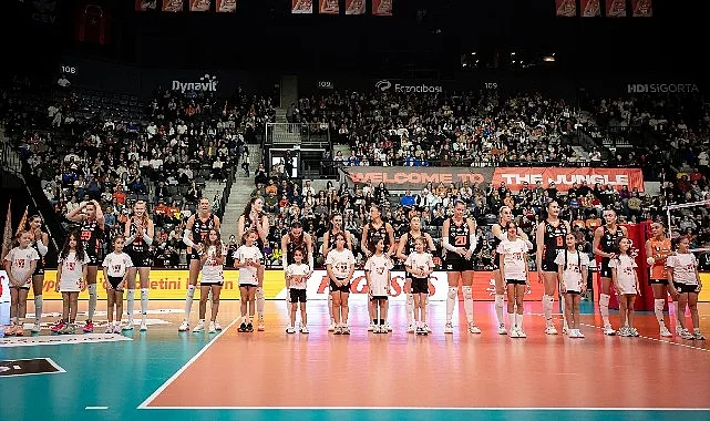 Eczacıbaşı Peron İstanbul, VakıfBank’ı konuk etti