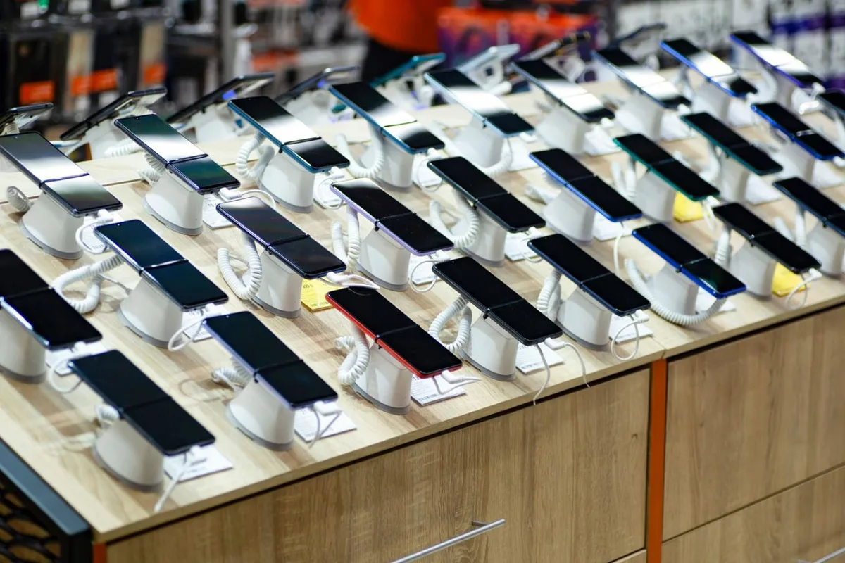 Araba fiyatına satılan telefonda büyük kriz! Dev şirket sessizliğini bozdu