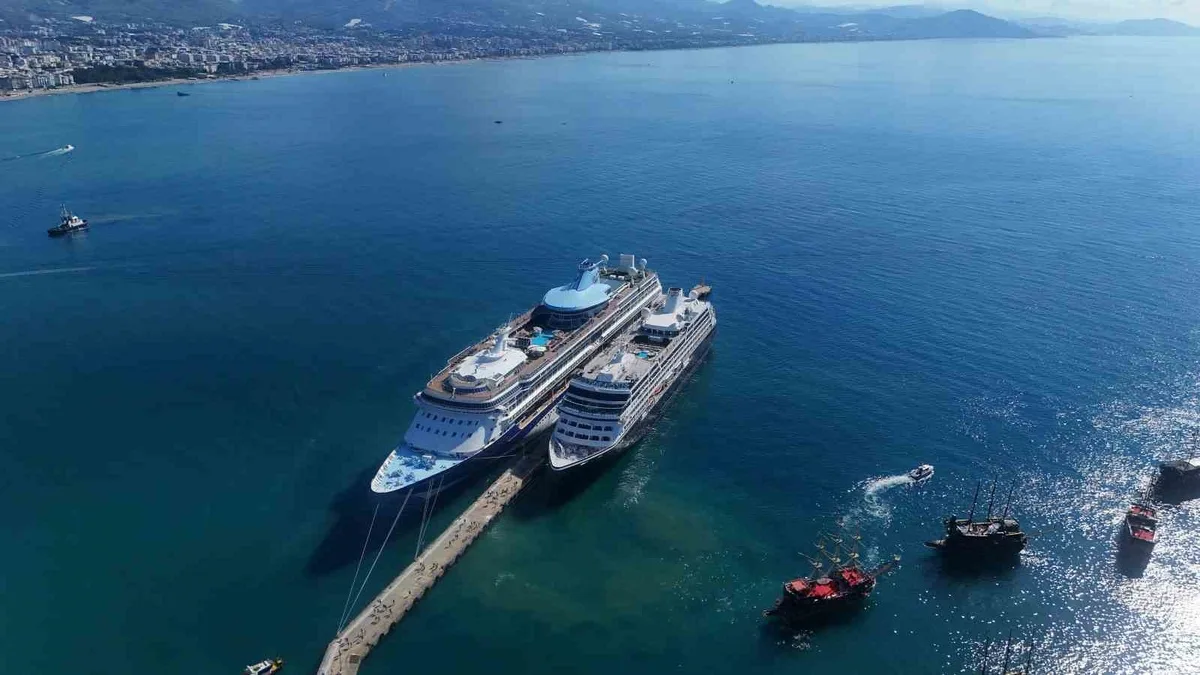 Alanya'ya iki kruvaziyerle 2 bin 400 turist geldi, gelenlerin çoğu İngiliz ve ABD'li