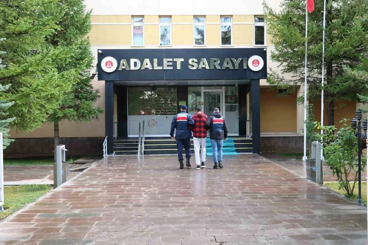 Bayburt'ta uyuşturucu suçundan 9 yıl 2 ay 15 gün hapis cezası olan şüpheli tutuklandı