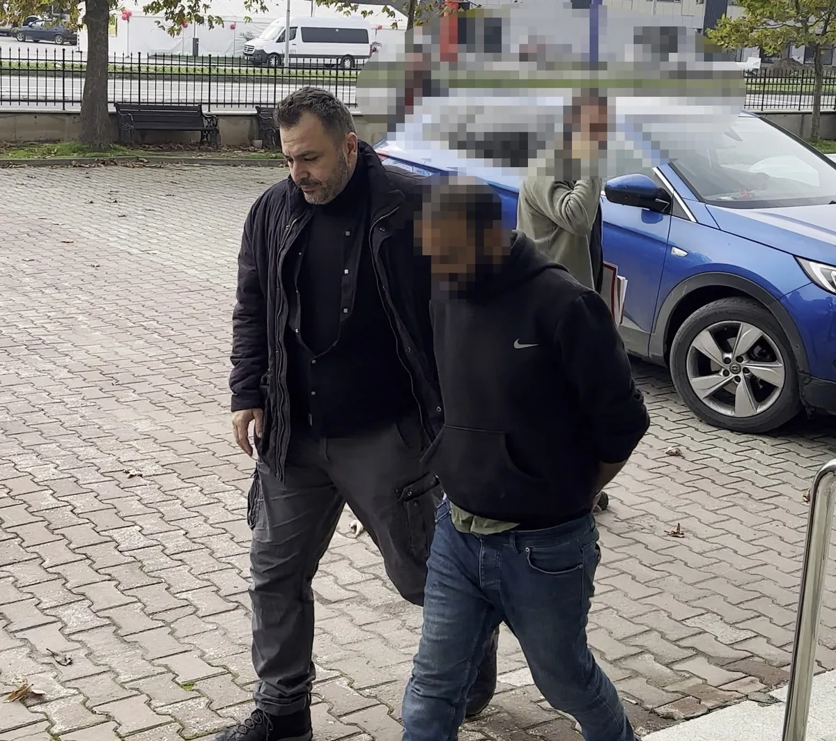 Sakarya Karasu'da evden 500 bin TL ve cip çalan 3 şüpheli Adapazarı'nda yakalandı