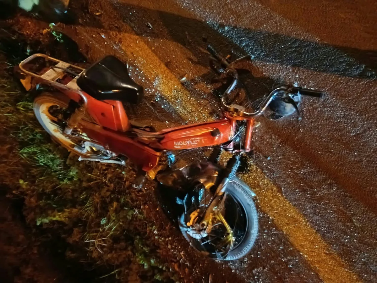 Sakarya Akyazı'da motosiklet sürücüsü otomobille çarpıştı, hayatını kaybetti.