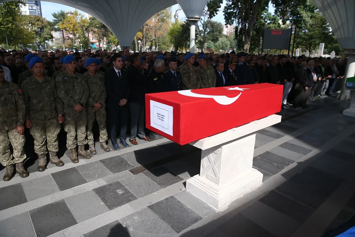 Kayseri'de kanser tedavisi gören Kıbrıs gazisi Rafet Toker 73 yaşında toprağa verildi