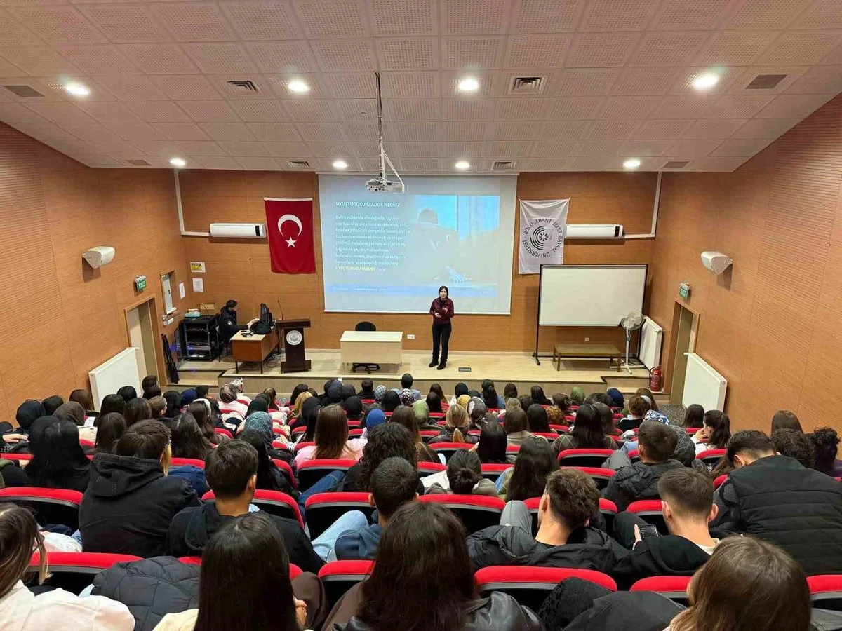 Bolu Seben'de üniversite öğrencilerine madde bağımlılığı farkındalık eğitimi verildi