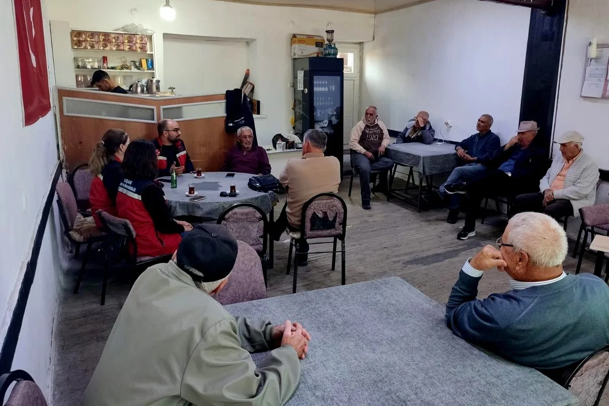 Uşak'ta tarım ekipleri üreticileri ziyaret ederek hayvan sağlığını yerinde inceliyor