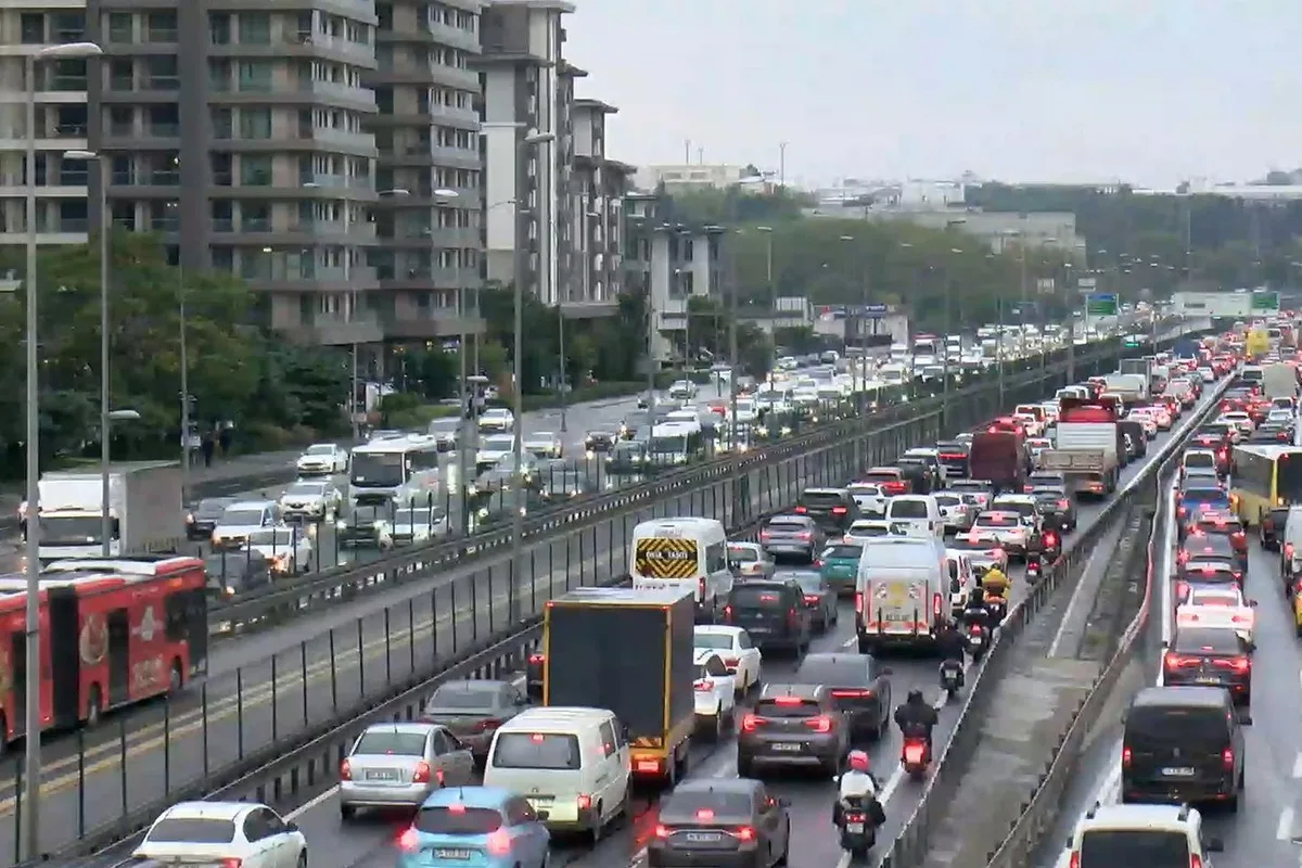İstanbul'da akşam saatlerinde trafik yoğunluğu yüzde 89'a çıktı