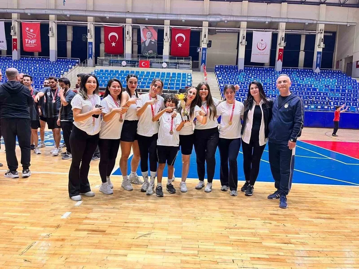 Köşk İlçe Müdürlüğü Kadın Futsal Takımı Muğla'da düzenlenecek bölge finaline yükseldi