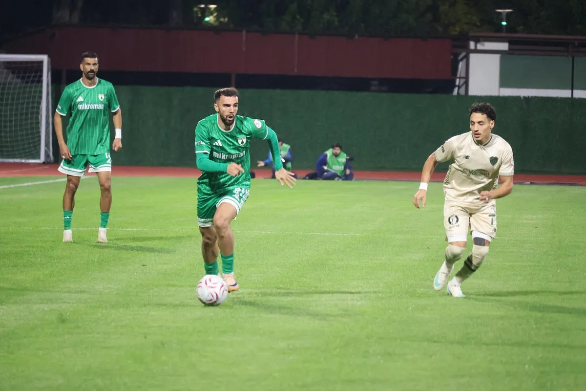 Muğlaspor evinde Bursaspor'a 3-0 yenilerek 8 haftalık namağlup serisini bitirdi