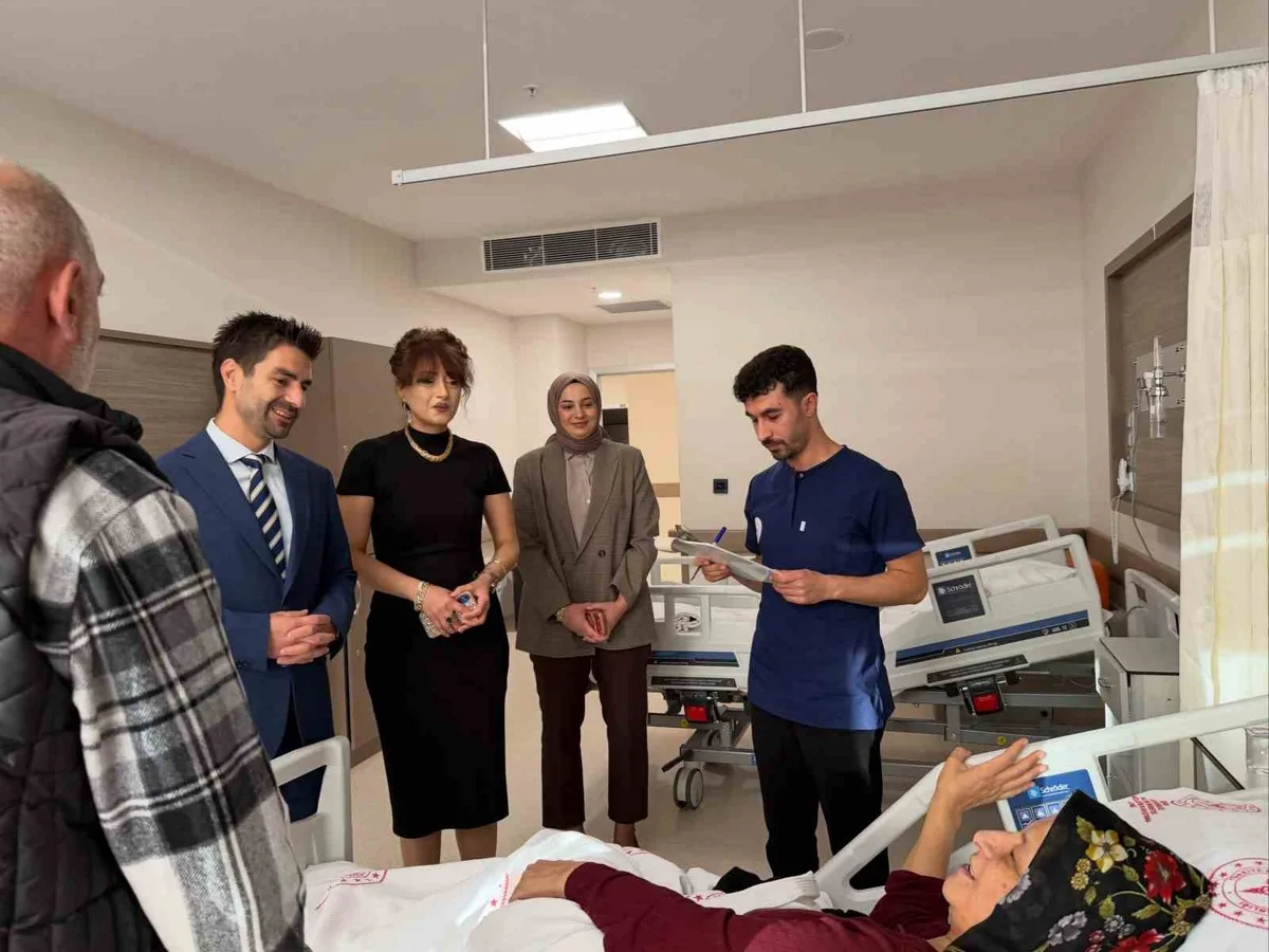Mengücek Gazi EAH'te Hasta Hakları Günü'nde ziyaret ve broşür dağıtımı yapıldı