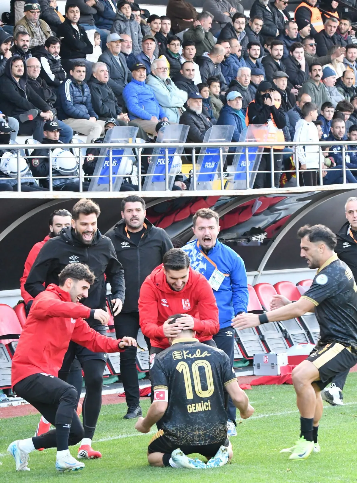 Balıkesirspor Etimesgutspor deplasmanında 2-2 berabere kaldı, 7. sıraya geriledi