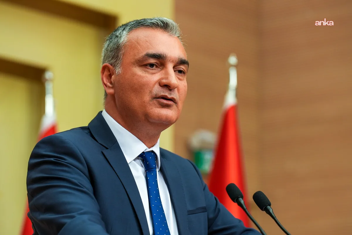CHP Sözcüsü Sarı, İstanbul Barosu Başkanlığına seçilen Ümit Kocasakal'ı tebrik etti