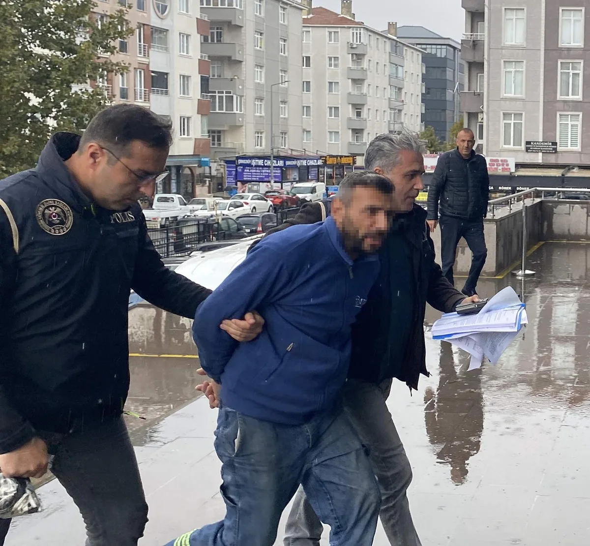 Tekirdağ Çerkezköy'de Türk bayrağını çöpe atan Y.T. paylaşım sonrası gözaltına alındı