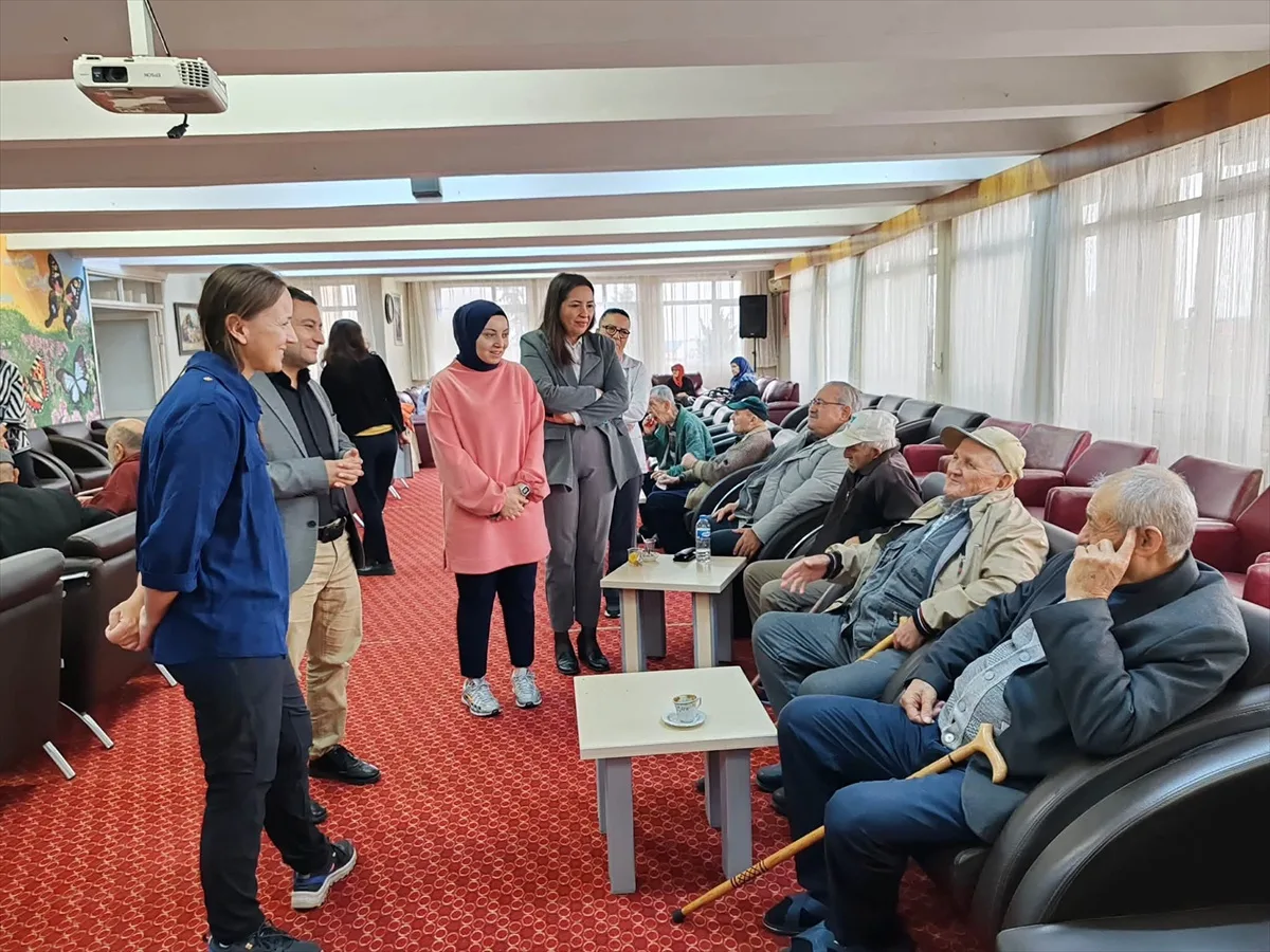 Edirne Huzurevi'nde kalan yaşlılara ağız ve diş sağlığı taraması gerçekleştirildi