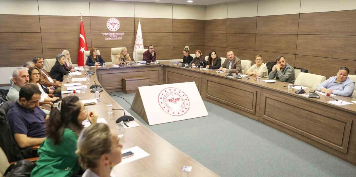 Anne ölümlerini önleme toplantısı Dr. Tuba Esra Şahlar başkanlığında yapıldı