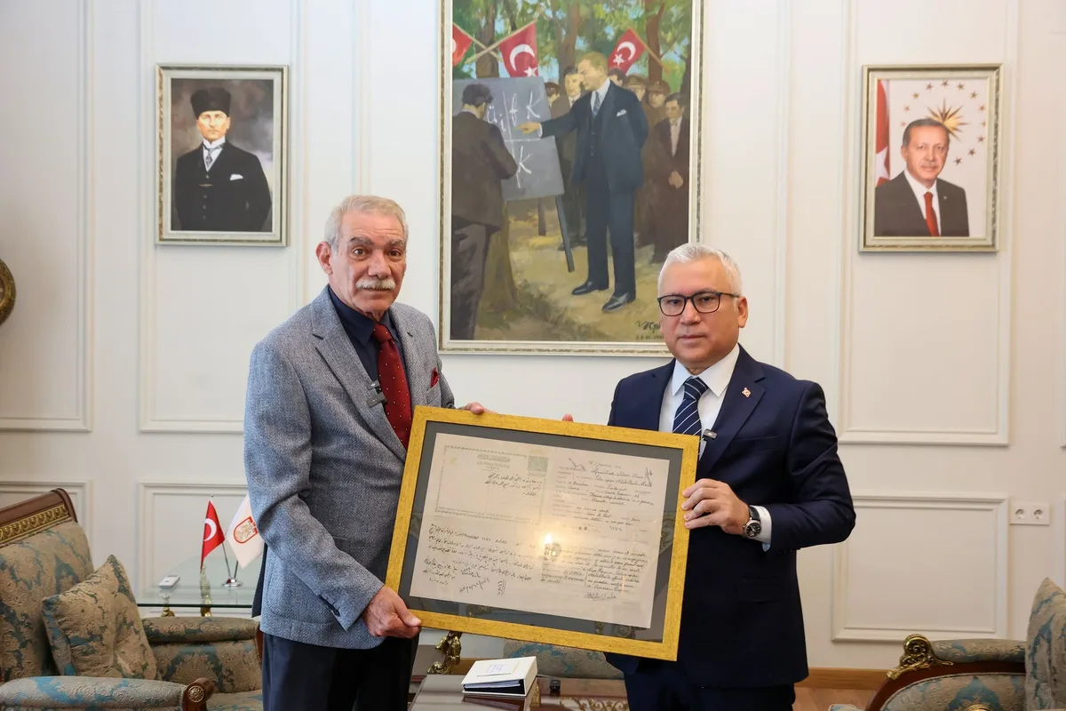 Sivaslı esir yüzbaşının belgeleri 110 yıl sonra torununa teslim edildi