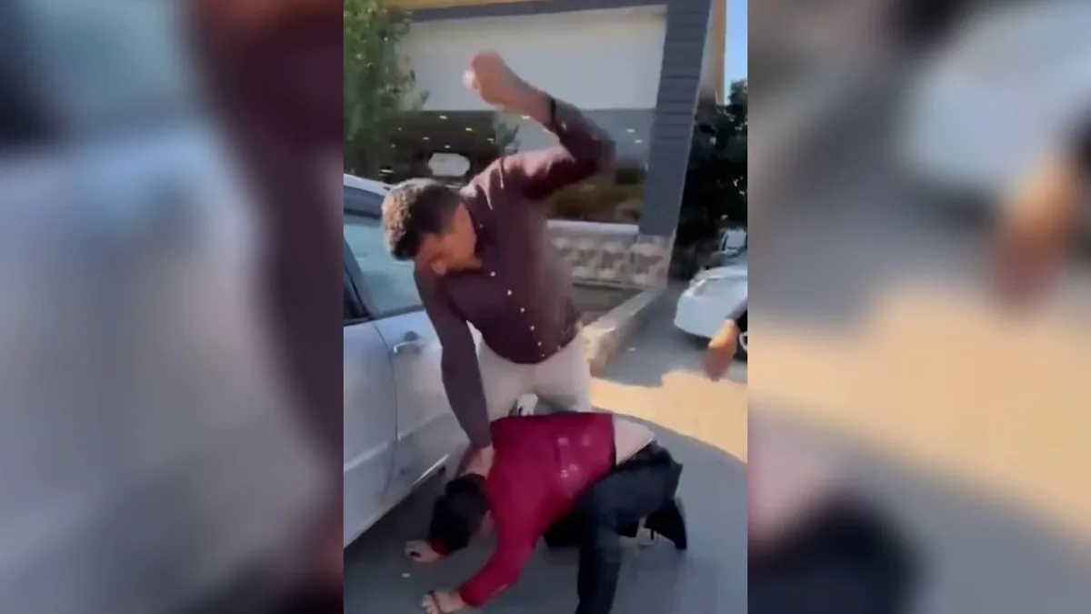 Şanlıurfa'da hasmını bıçaklayan Talat B., hasmının yakınlarınca sopayla dövüldü