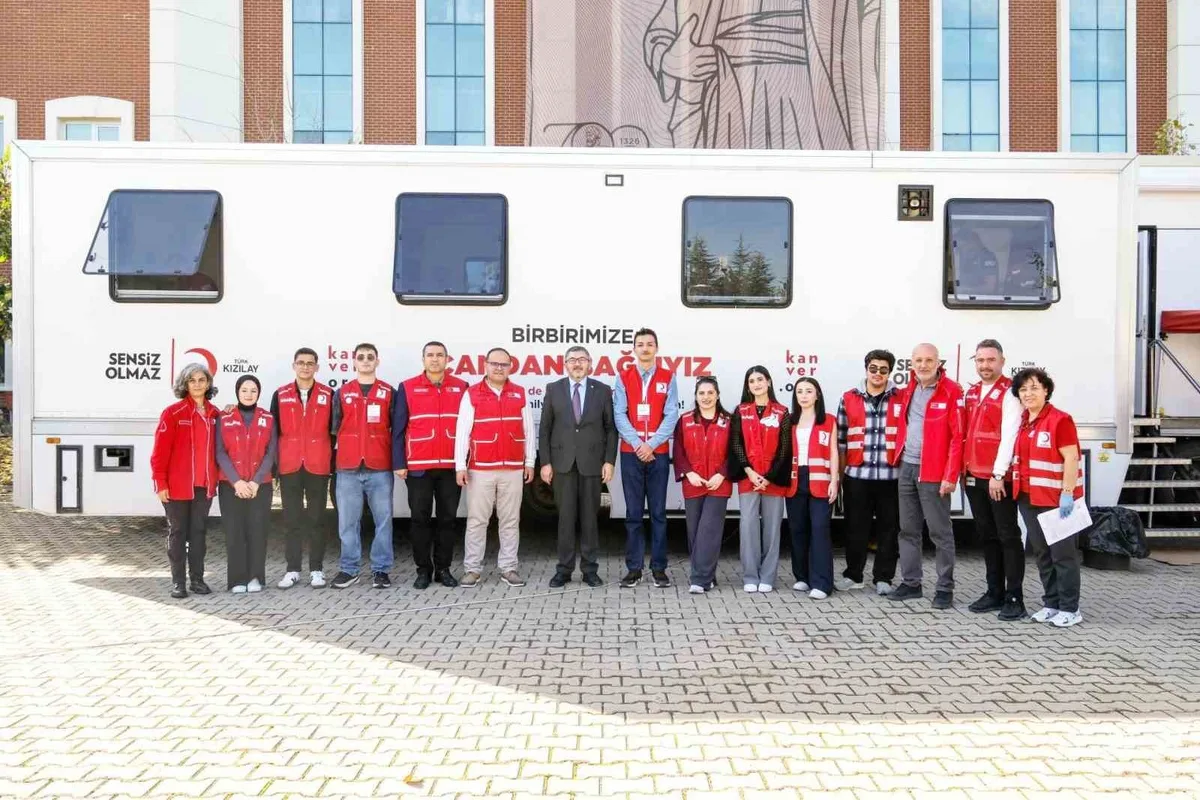 BŞEÜ'de Kızılay etkinliğinde bir günde 107 ünite kan toplanarak rekor kırıldı