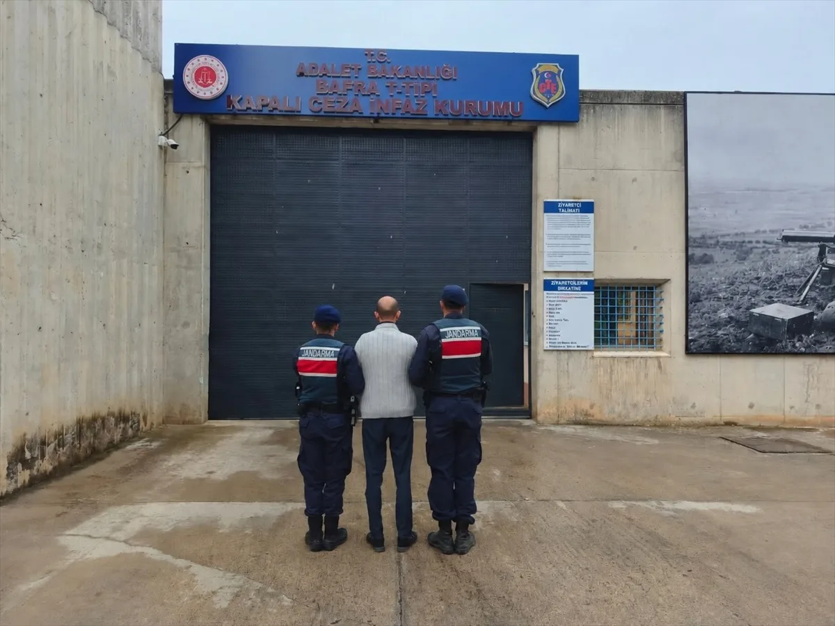 Samsun Bafra'da 15 yıl hapis cezası bulunan firari JASAT operasyonuyla yakalandı
