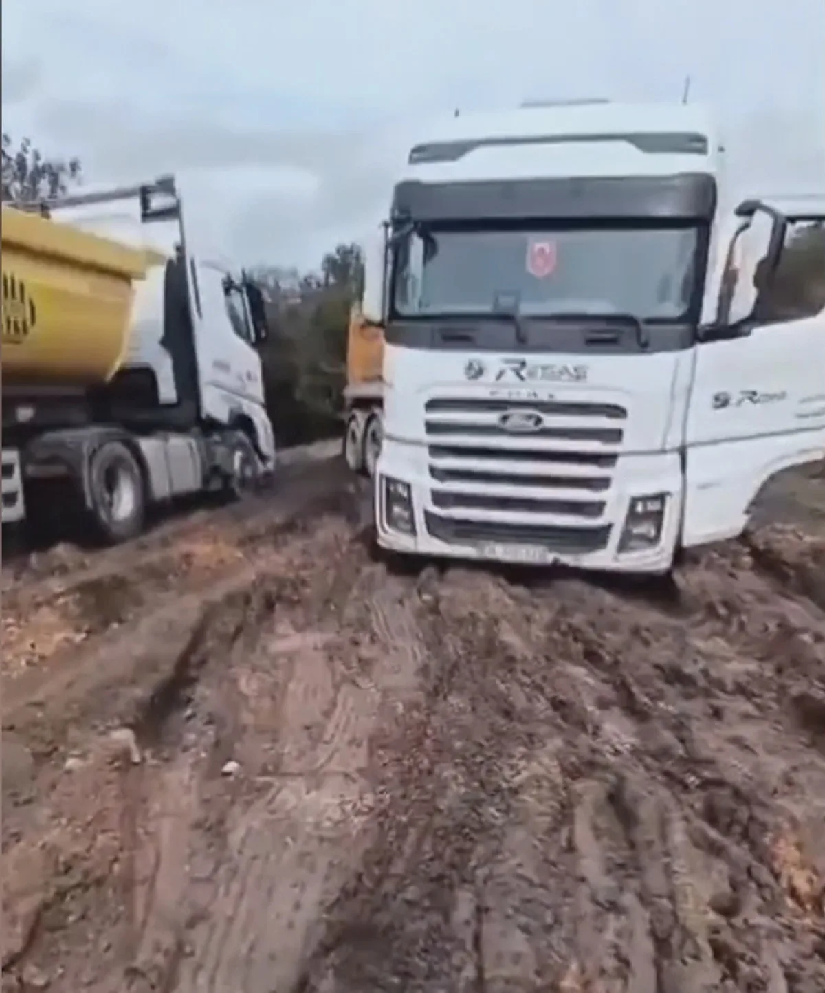 Çatalca'da İBB'nin açtığı alternatif yol sağanak sonrası çamura dönüştü