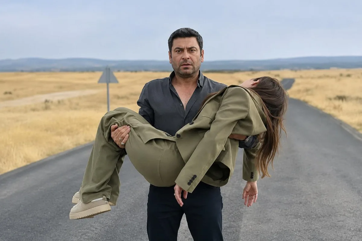 Yarım milyon izlenen Uzak Şehir fragmanında skandal hata! Silmek zorunda kaldılar