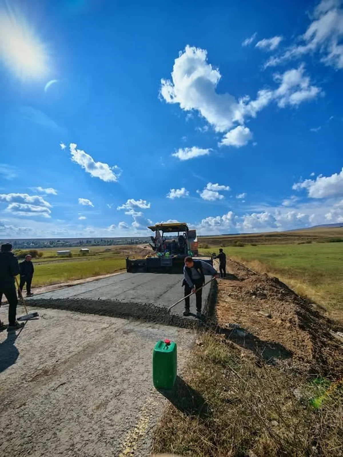 Kars Susuz'da Kırçiçeği köyüne 1,5 km SSB beton yol yapılıyor