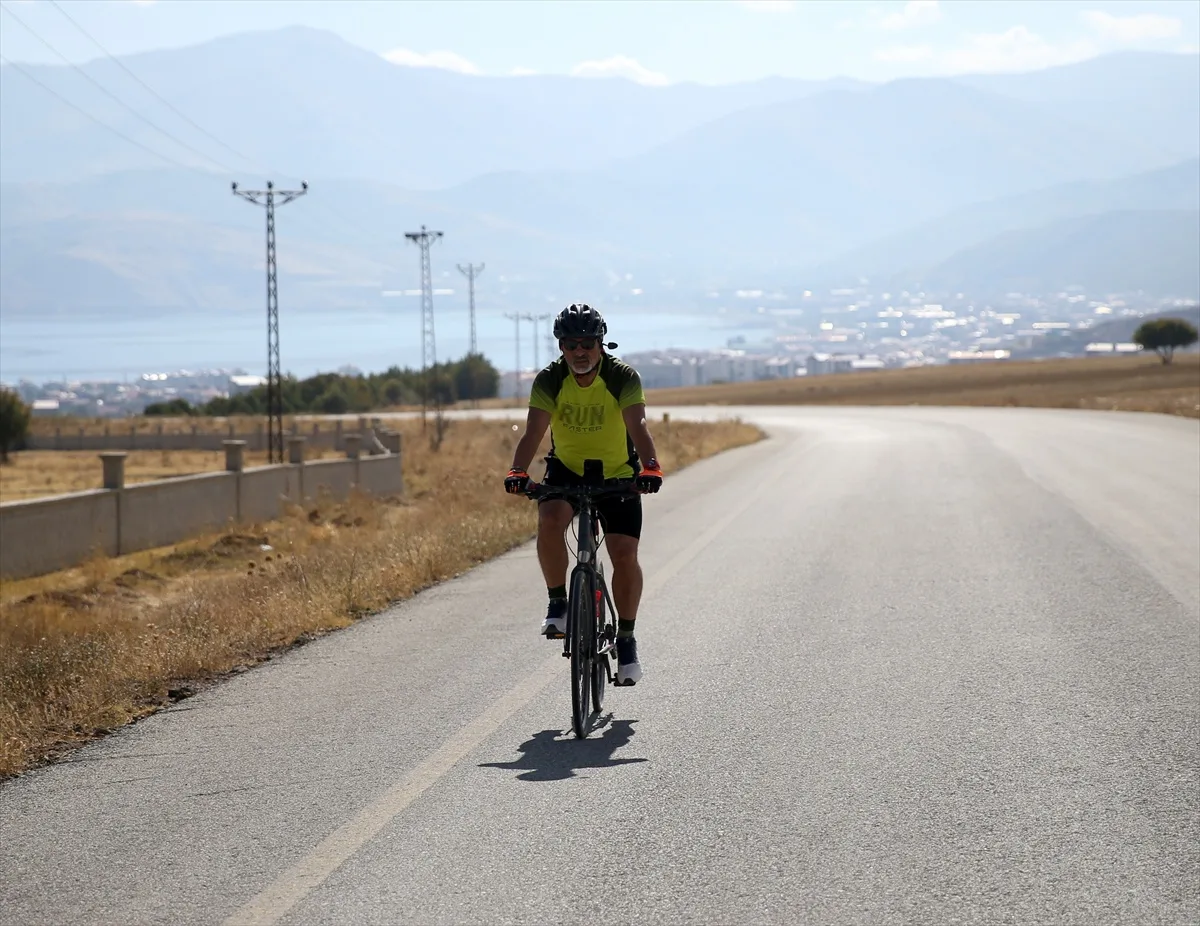 Sigarayı bırakan Cemal Yıldırım, 4 anjiyoya rağmen 150 kilometre bisiklet sürebiliyor.