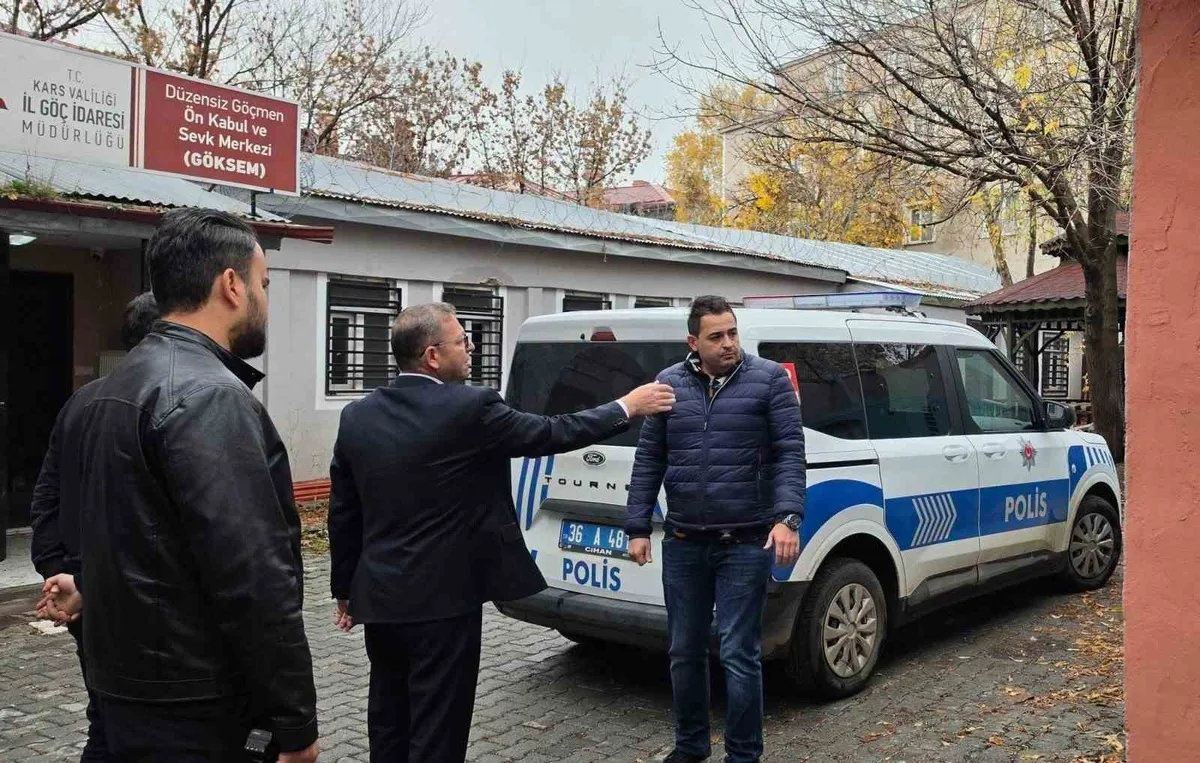 Kars Valisi Ziya Polat, bakımı süren GÖKSEM ile göçmen kaçakçılığı birimini ziyaret etti