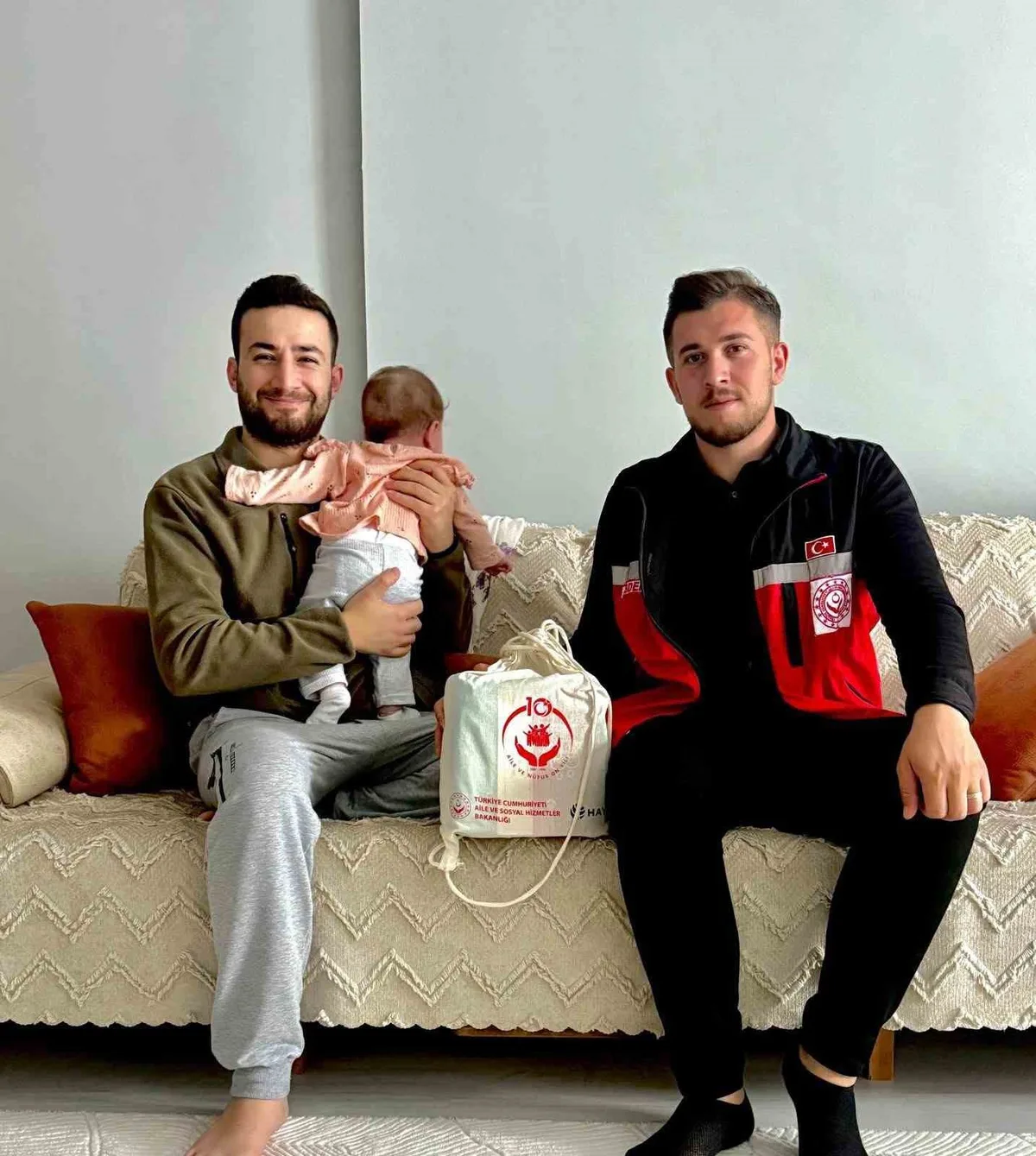 Sason'da Hayat Bağı Projesi'yle yeni ailelere bebek bakım çantası dağıtılıyor