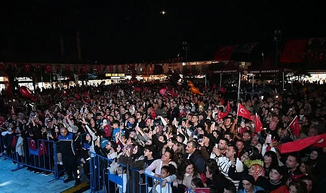 Cumhuriyet Bayramı Kemer'de coşkuyla kutlandı