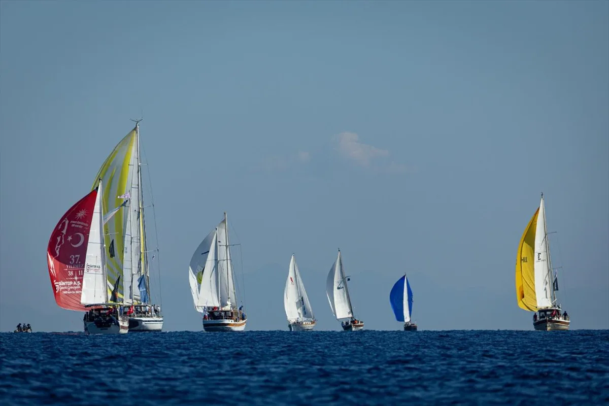 Bodrum Cup'ta Bodrum-Knidos etabı 90 tekne ve yaklaşık 1000 yelkenciyle yarışıldı