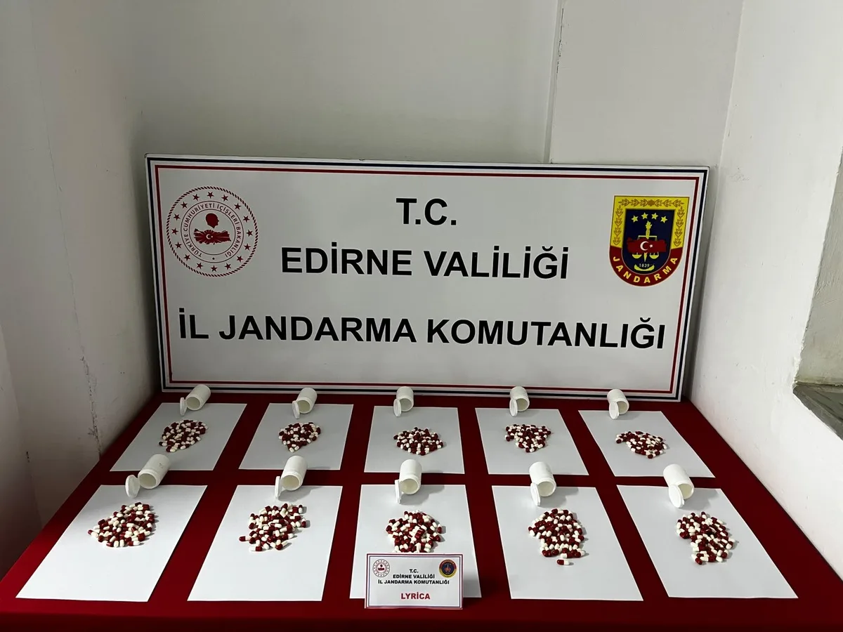 Uzunköprü'de durdurulan B.E., üzerinde 568 sentetik hap bulununca gözaltına alındı