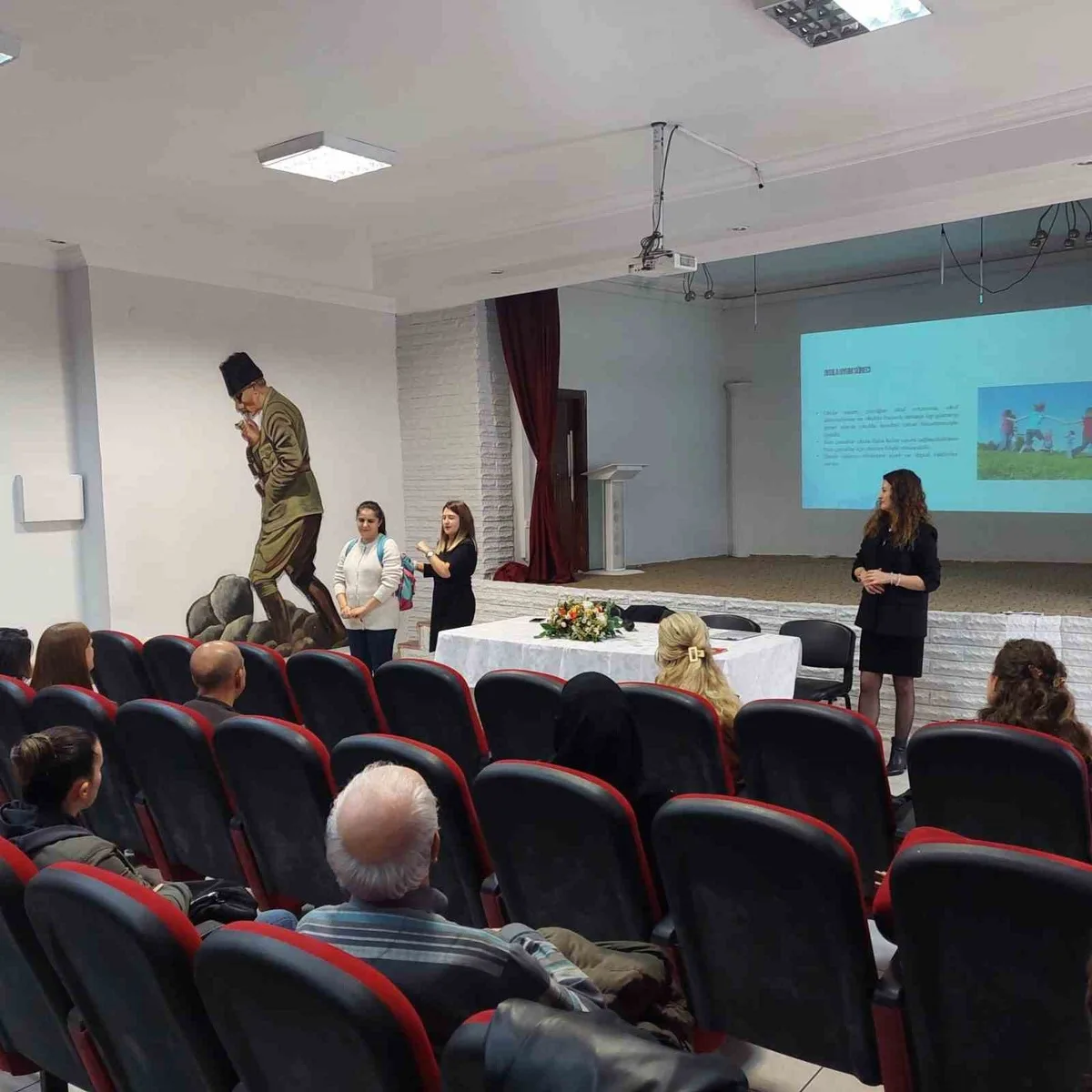 Eskişehir'de velilere 'Okul ve Aile' interaktif semineri düzenlendi