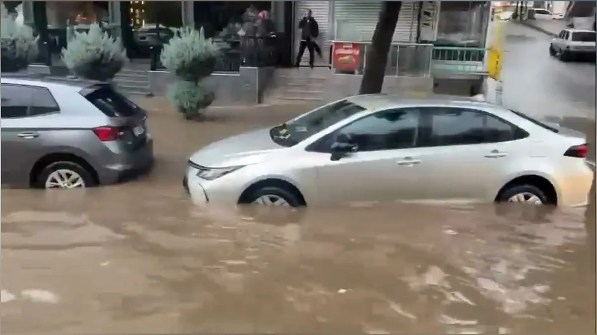 Diyarbakır'da sağanak etkili oldu, bazı okul bahçeleri ve iş yerlerini su bastı