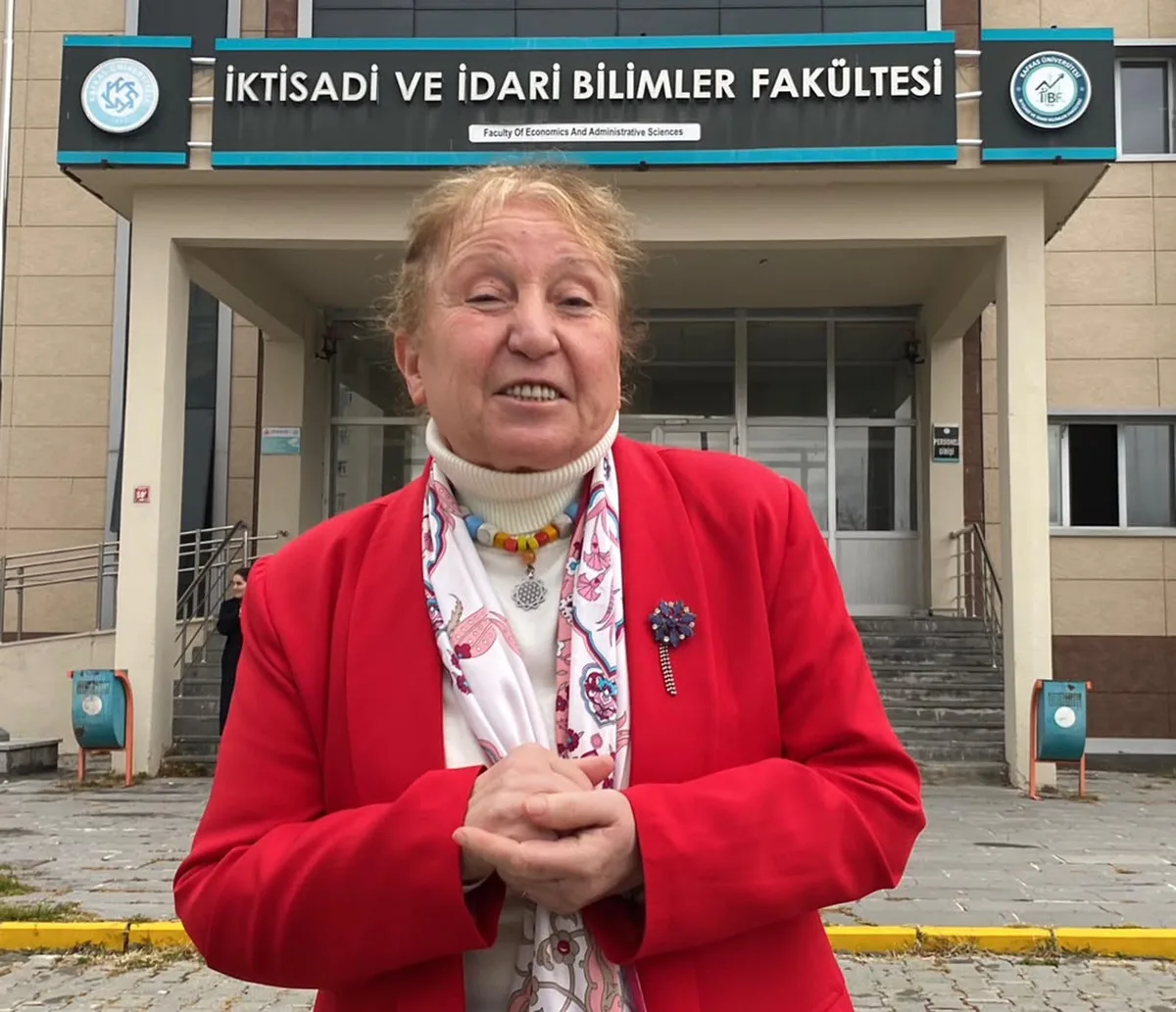 Ayşen Arda İşçi, 71 yaşında Kafkas Üniversitesinde yüksek lisansa başladı