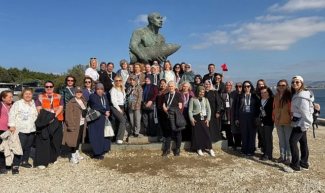 Gençler Cumhuriyet’in izinde yürüdü, kadınlar Çanakkale’yi keşfetti