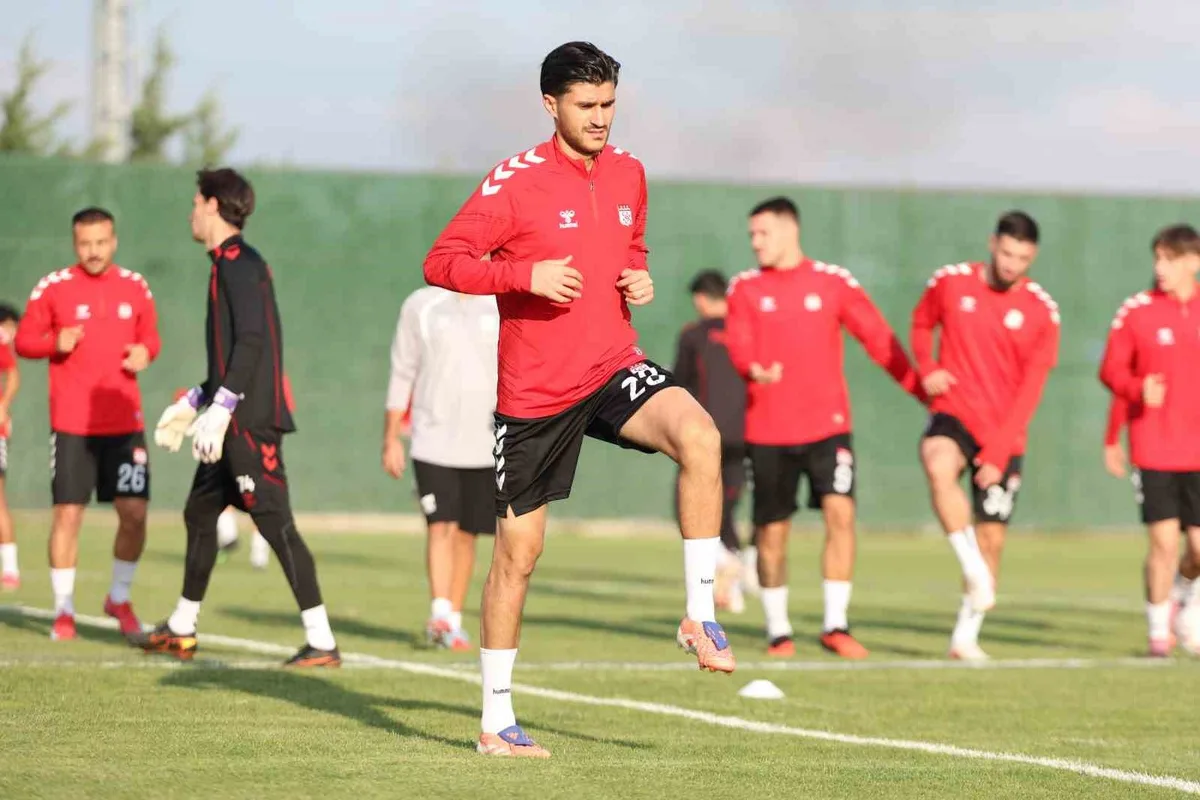 Sivasspor, Bandırmaspor deplasmanı hazırlıklarını 10. hafta öncesi tamamladı