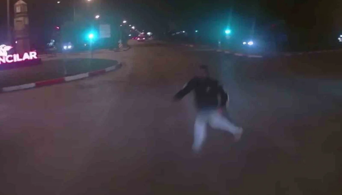 Elazığ Kovancılar'da kamyonun çarptığı yaya ağır yaralandı, kaza anı kameraya yansıdı